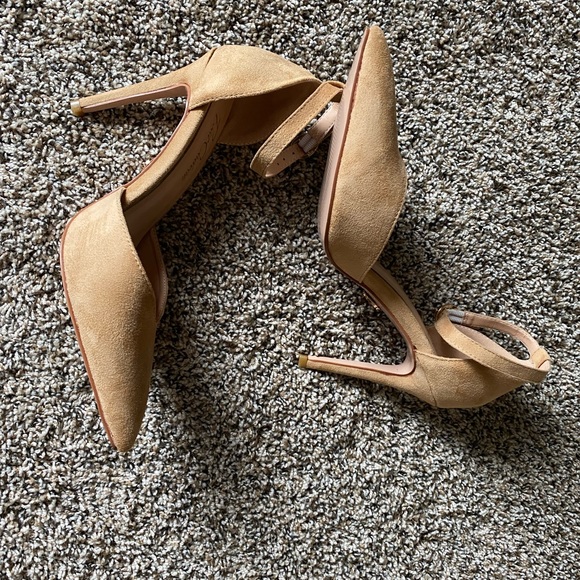 NIB Women’s Petit Cadeau Carolyn Tan Pointed Pumps - Picture 5 of 8